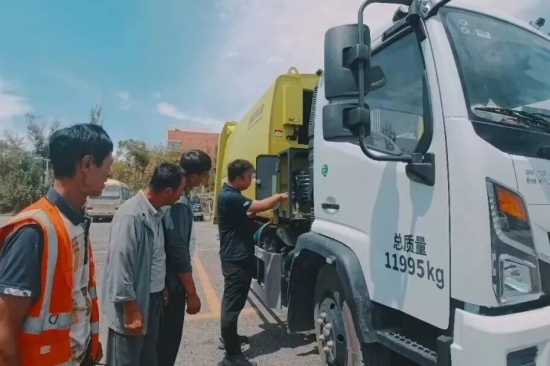 【安全生产】筑牢夏季安全防线托克逊县住建局开展环卫特种车辆实操专项培训(图2)